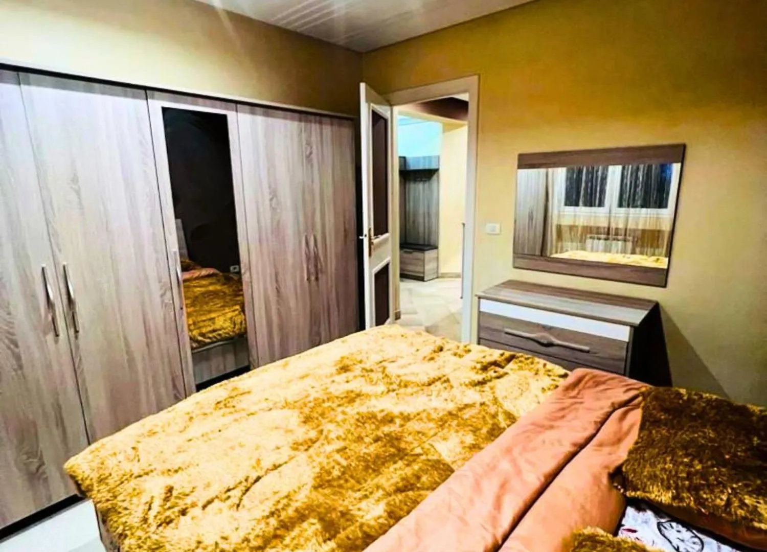 Luxe Appartement - Ennasr 2 - Wifi - Pres De Toutes Commodites - Hedi Nouira Street 튀니스 아파트