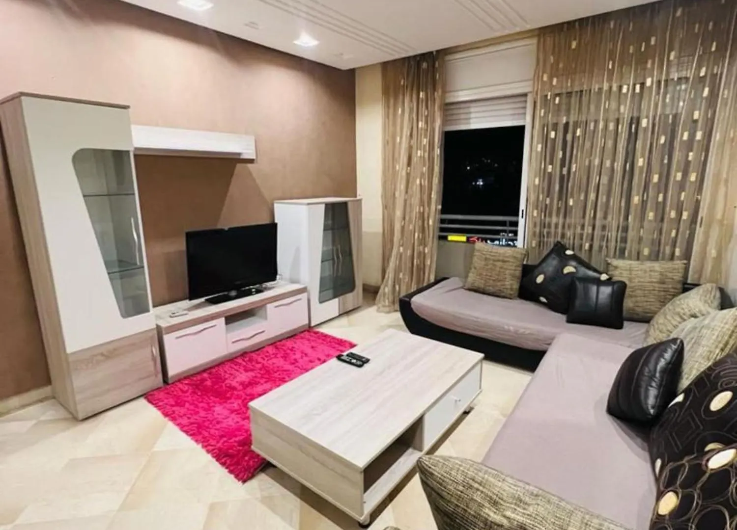 Luxe Appartement - Ennasr 2 - Wifi - Pres De Toutes Commodites - Hedi Nouira Street 튀니스 아파트